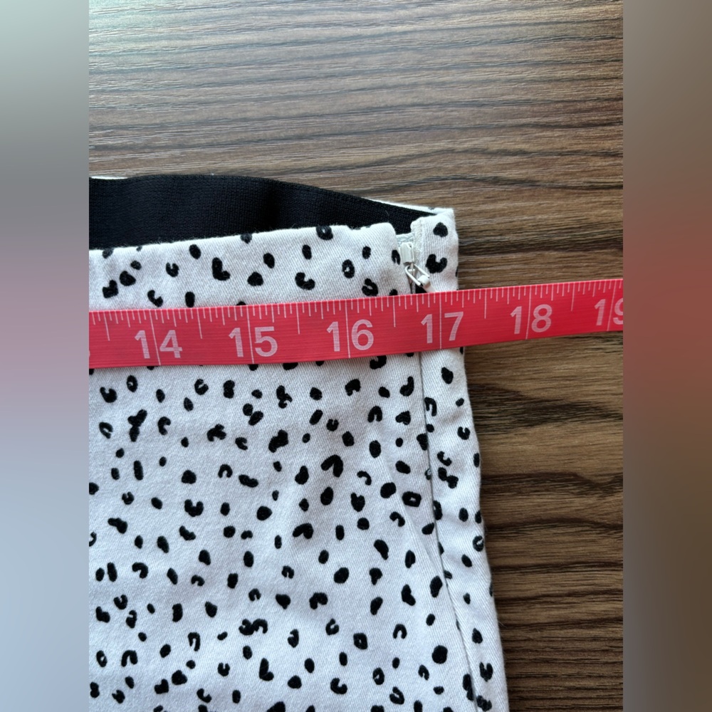 Old Navy Black and Cream Ankle Pull On Pants - Picture 4 of 5